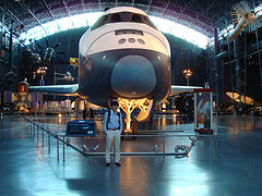 Space Shuttle Enterpriseの前で記念写真