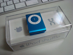 ブルーの第2世代iPod shuffle（1GBモデル）