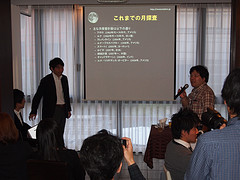 講演中の寺薗さん（右）とWLSJ代表の袴田さん（左）